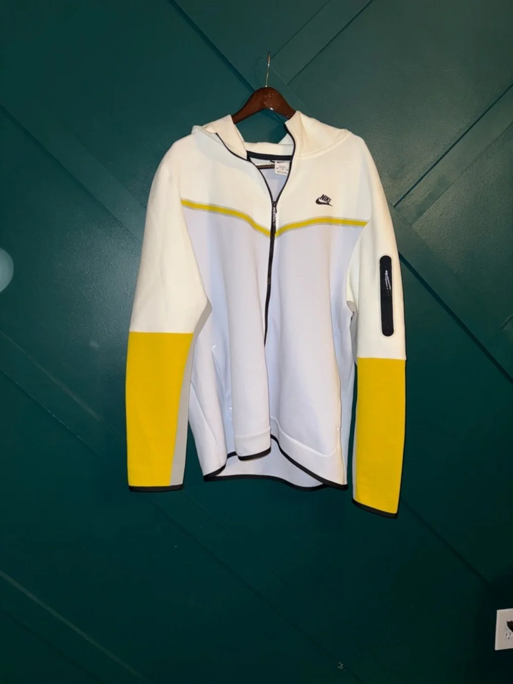 Nike White Hooded Windbreaker with Yellow Sleeve and Chest Accents